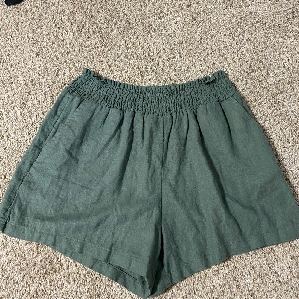 Green flow shorts with pockets, size XS